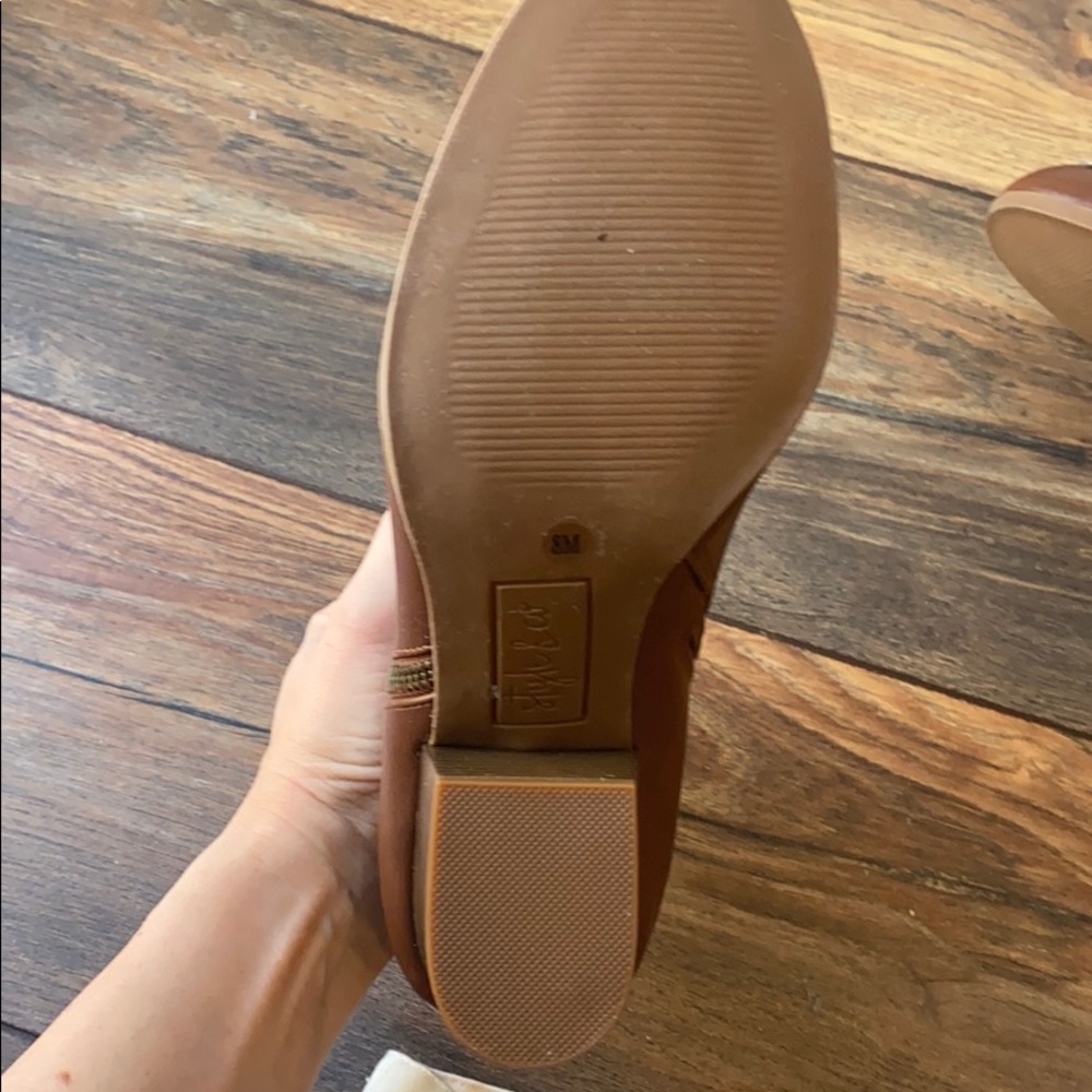 NEW Style & Co Embroidered Ankle Booties Size: 8M - Picture 5 of 6